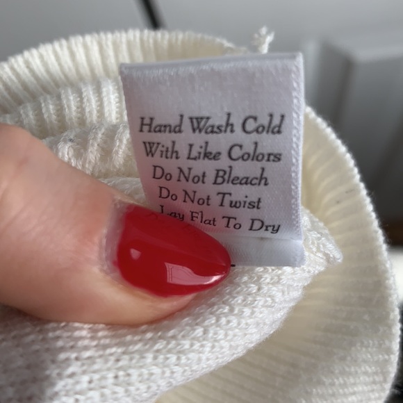 YE MAK Sweater - Picture 5 of 5